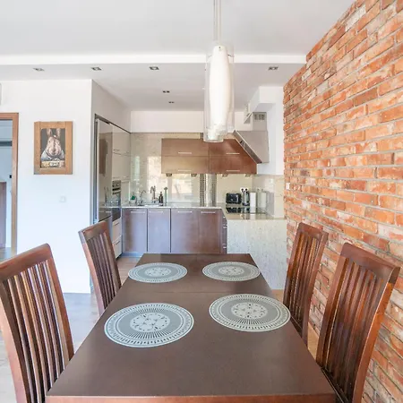 Werona Check-in 24h Aircon Privat Parking * ヴロツワフ